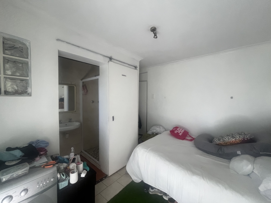 3 Bedroom Property for Sale in Vredehoek Western Cape